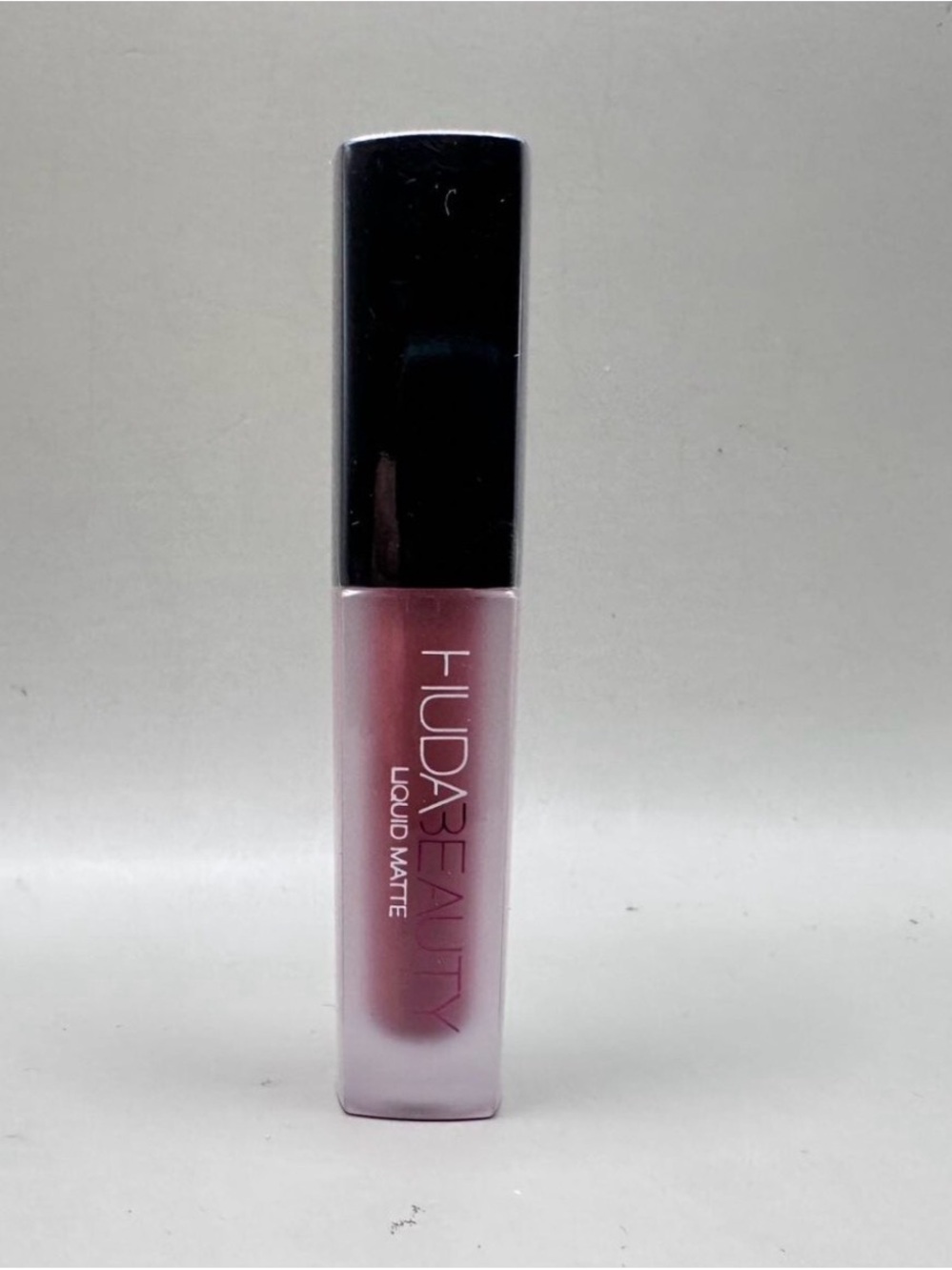 HUDA BEAUTY Liquid Matte Lipstick - Dusty Rose Mauve